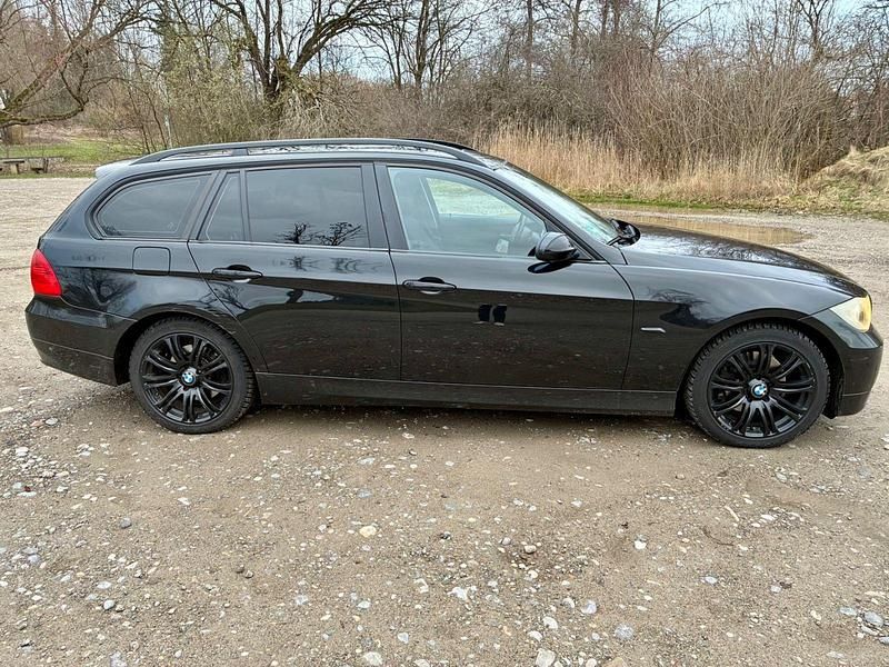 Gebraucht BMW 320 177 PS (130 kW) 2007 Schwarz Kombi