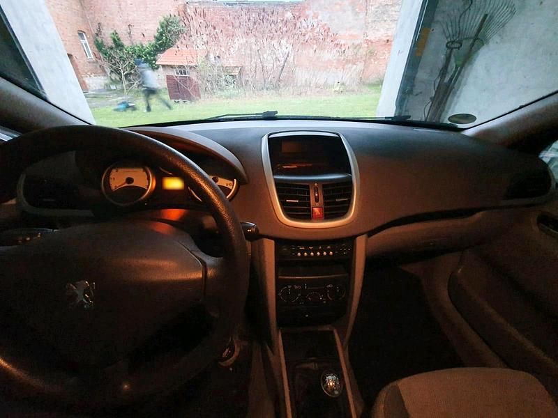 Gebraucht Peugeot 207 95 PS (69 kW) 2008 Weiß Kleinwagen