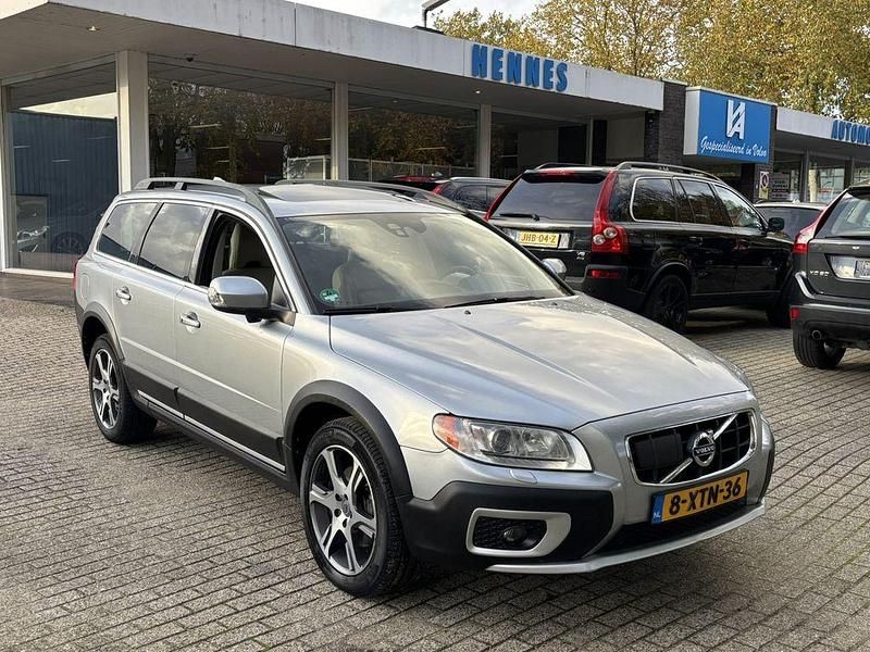 Silber Gebraucht 2012 Volvo XC70 Summum Limousine | 19.900 € - Bild 1/4