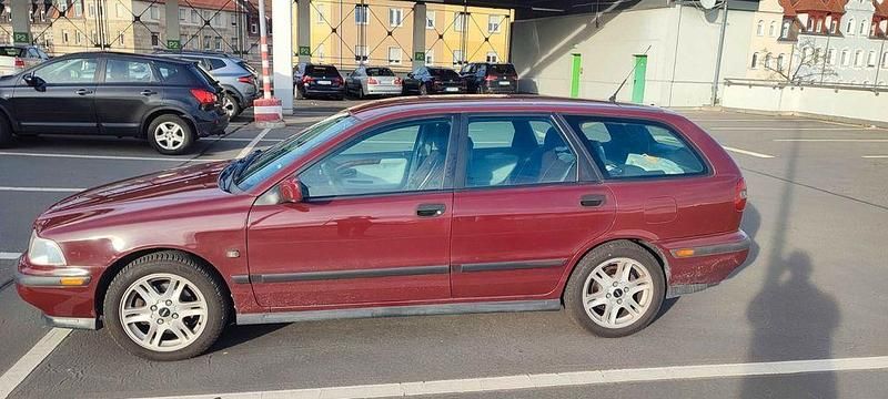 Gebraucht Volvo V40 122 PS (89 kW) 1998 Rot Kombi