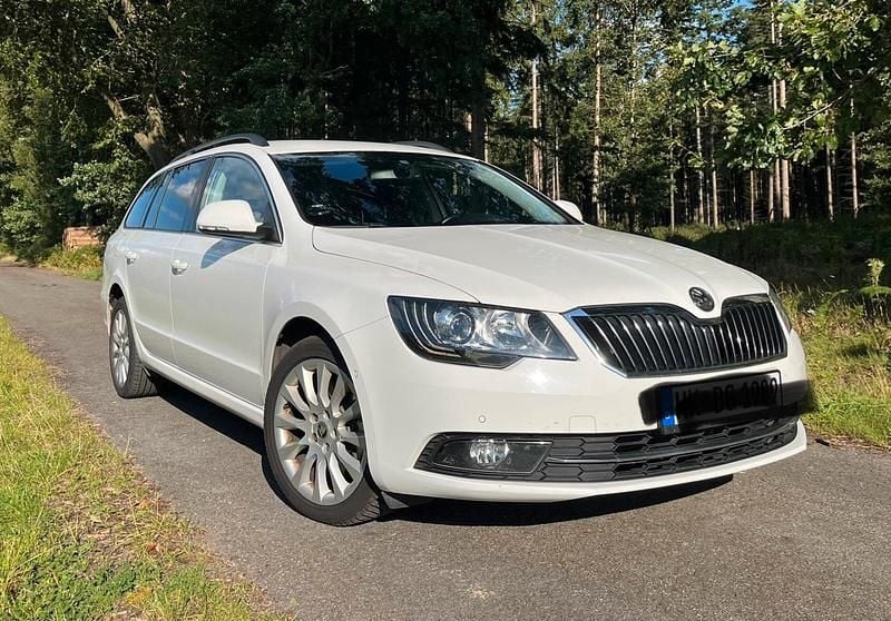 Weiß Gebraucht 2014 Skoda Superb Kombi | 7.500 € (Guter Preis) - Bild 1/4
