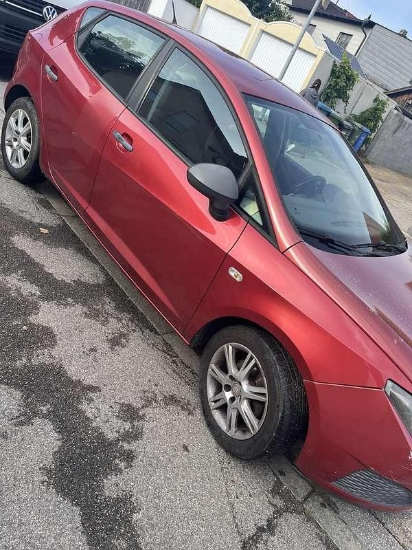 Rot Gebraucht 2011 Seat Ibiza Style Limousine | 2.900 € (Fairer Preis) - Bild 1/4