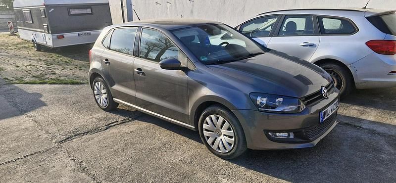 Grau Gebraucht 2010 VW Polo Kleinwagen | 4.250 € - Bild 1/4