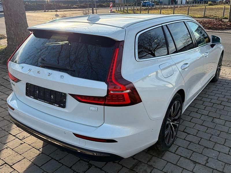 Gebraucht Volvo V60 Plus 253 PS (186 kW) 2022 Weiß Kombi