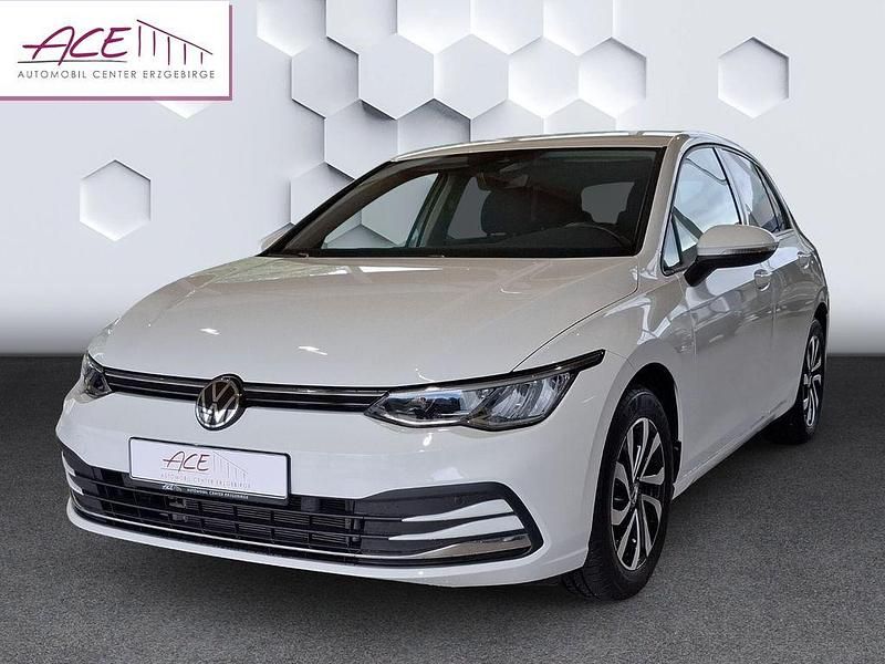 Weiß Gebraucht 2021 VW Golf VIII Active Limousine | 22.990 € (Fairer Preis) - Bild 1/4