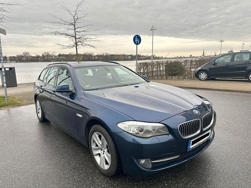 Gebraucht BMW 525 Shadowline 218 PS (160 kW) 2011 Blau Kombi