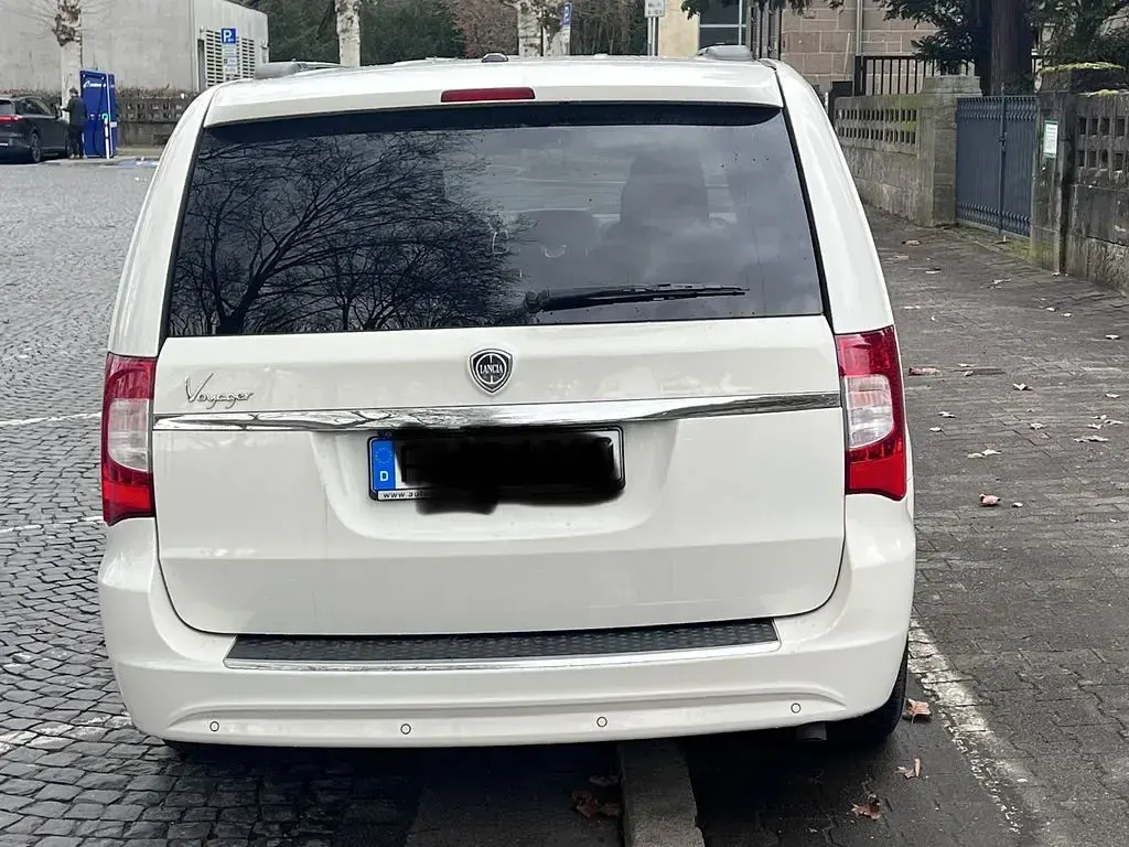 Gebraucht Lancia Voyager Gold 178 PS (130 kW) 2012 Weiß Van / Kleinbus