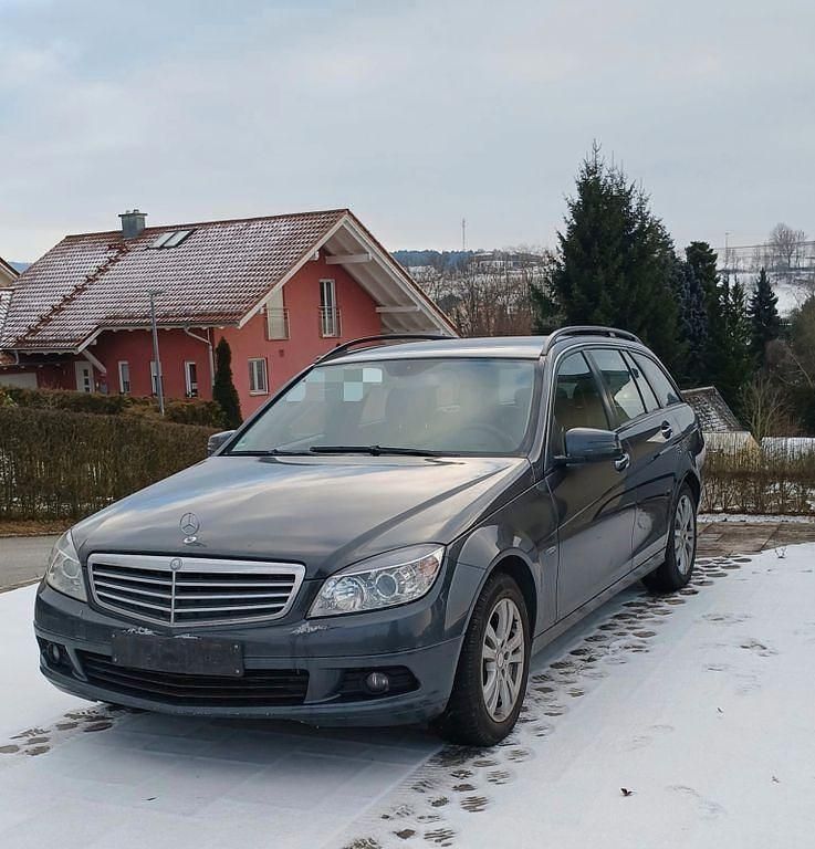 Grau Gebraucht 2009 Mercedes C180 Elegance Limousine | 4.700 € (Fairer Preis) - Bild 1/4