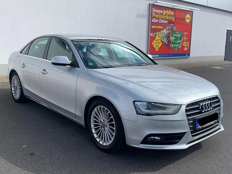 Silber Gebraucht 2012 Audi A4 Limousine | 7.450 € (Superpreis) - Bild 1/4