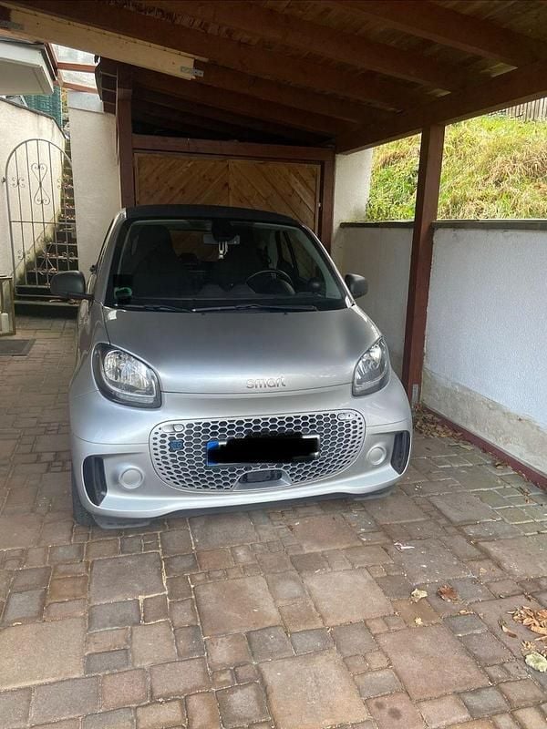 Grau Gebraucht 2022 Smart ForTwo Coupé Coupé | 9.990 € (Fairer Preis) - Bild 1/3