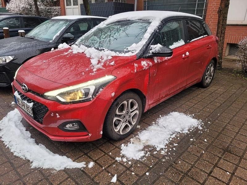 Gebraucht Hyundai i20 Advantage 84 PS (61 kW) 2020 Rot Kleinwagen