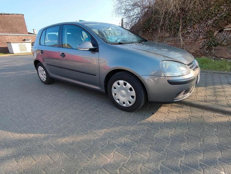 Grau Gebraucht 2004 VW Golf V Kleinwagen | 2.950 € (Etwas zu teuer) - Bild 1/4