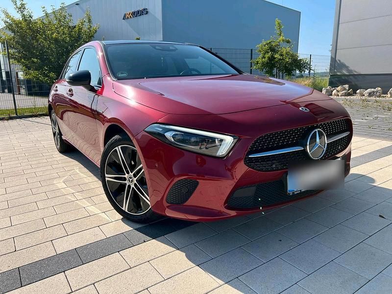 Gebraucht Mercedes A250 Advanced 160 PS (117 kW) 2021 Rot Limousine