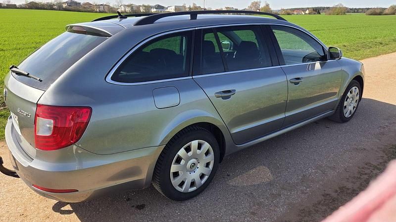 Gebraucht Skoda Superb 140 PS (102 kW) 2010 Kombi