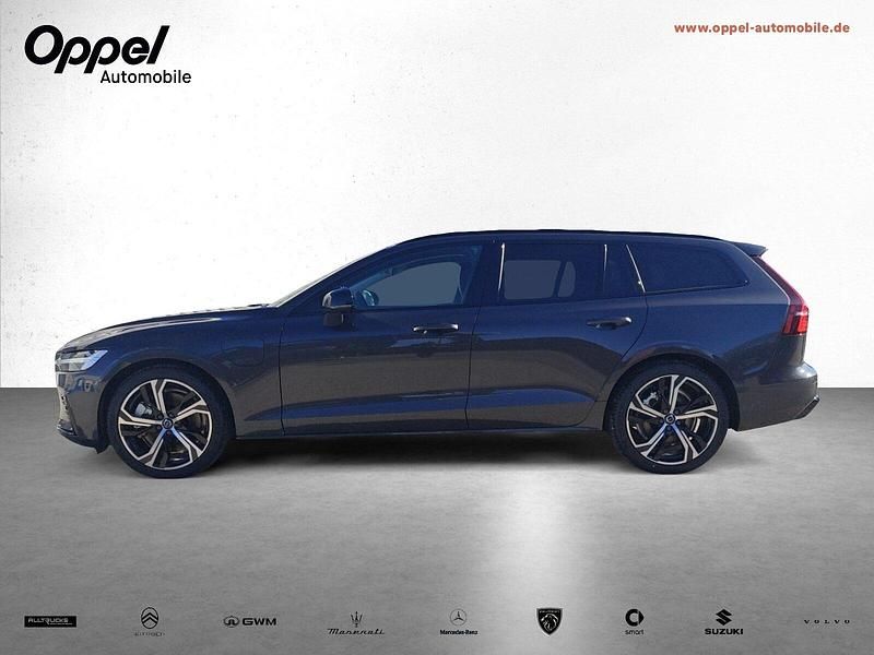 Gebraucht Volvo V60 Plus 349 PS (256 kW) 2025 Platinum grey / metallic Kombi