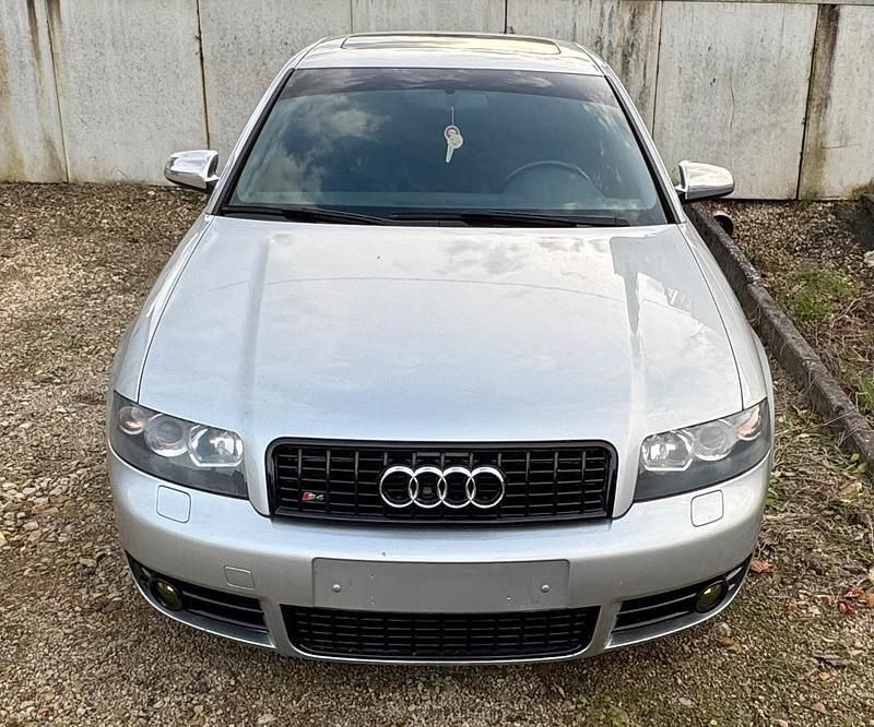 Silber Gebraucht 2003 Audi A4 Limousine | 11.500 € - Bild 1/4