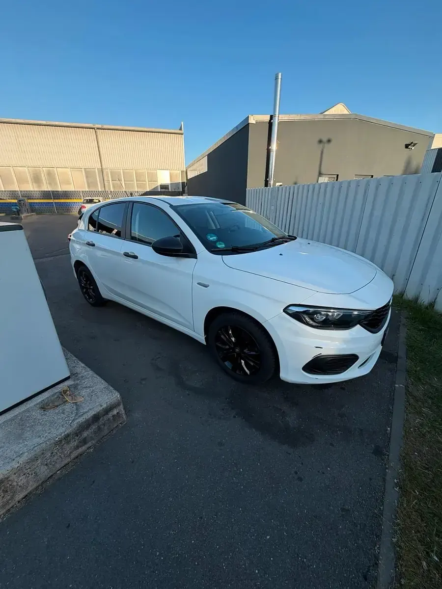 Gebraucht Fiat Tipo 95 PS (69 kW) 2019 Weiß Kleinwagen