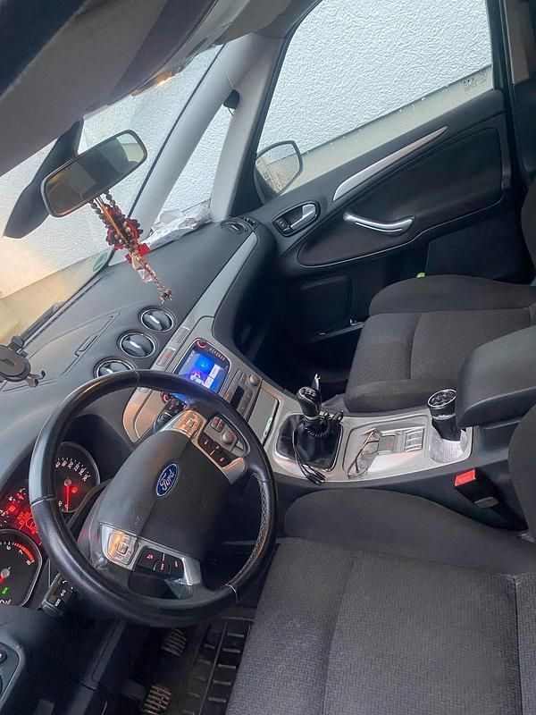 Schwarz Gebraucht 2010 Ford S-MAX S Van / Kleinbus | 5.500 € (Guter Preis) - Bild 1/4