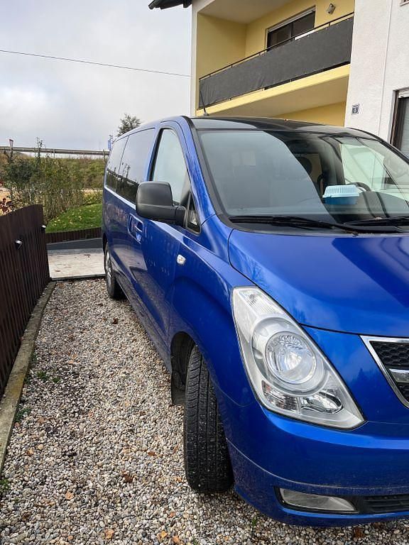 Blau Gebraucht 2011 Hyundai H-1 Van | 9.999 € - Bild 1/4