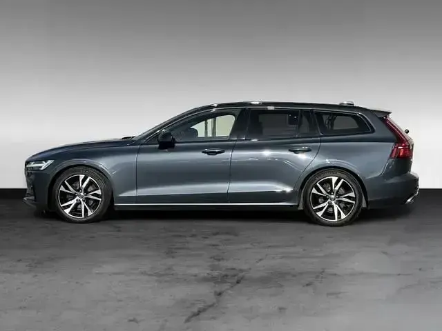 Gebraucht Volvo V60 R-Design 150 PS (110 kW) 2019 Denim blue (metallic) Kombi