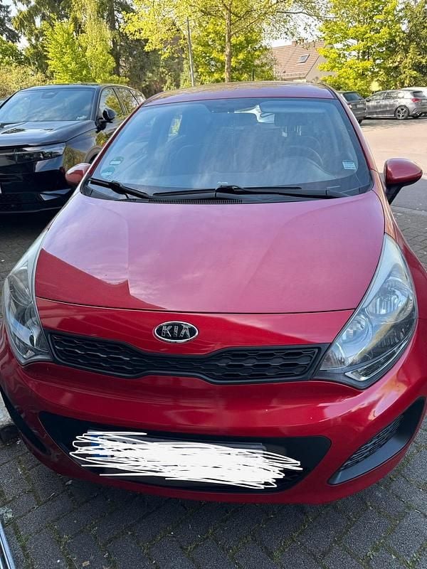 Second-hand Kia Rio 109 CP (80 kW) 2011 Roșu Berlinǎ