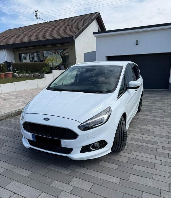 Gebraucht Ford S-MAX Titanium 179 PS (131 kW) 2017 Weiß Van / Kleinbus