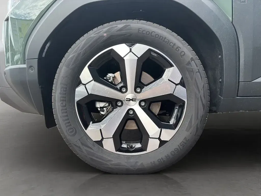 Neu Dacia Duster Extreme 158 PS (116 kW) 2025 Zedergrün metallic SUV