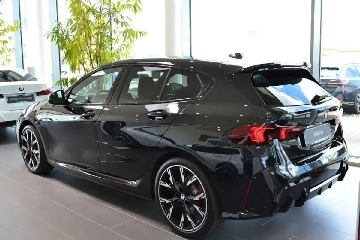 Neu BMW 120 M Sport 156 PS (114 kW) 2026 Saphirschwarz metallic Kleinwagen
