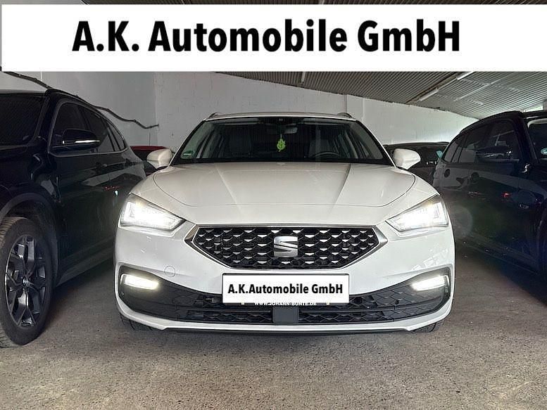 Weiß Gebraucht 2022 Seat Leon XCELLENCE Limousine | 15.200 € (Fairer Preis) - Bild 1/4