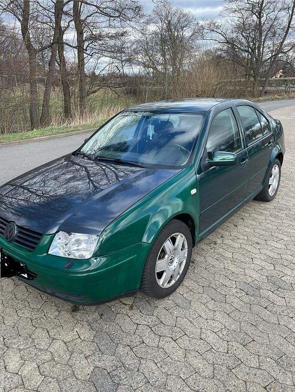 Grün Gebraucht 1999 VW Bora Limousine | 800 € (Superpreis) - Bild 1/4