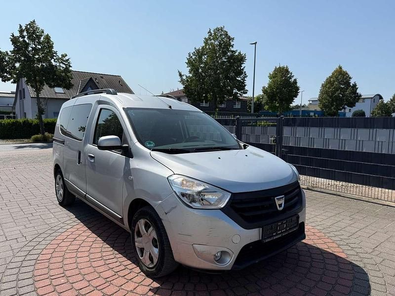 Silber Gebraucht 2017 Dacia Dokker Lauréate Van | 3.700 € (Superpreis) - Bild 1/4