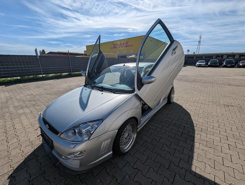 Gebraucht Ford Focus ST 173 PS (127 kW) 2002 Silber Limousine