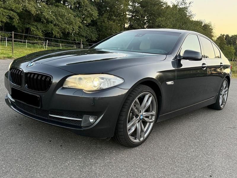 Gebraucht BMW 523 204 PS (150 kW) 2010 Grau Limousine