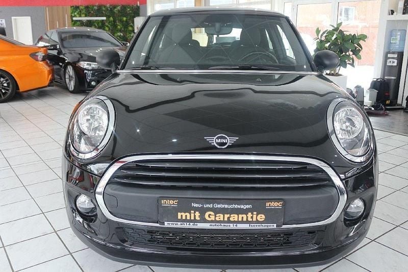 Gebraucht Mini ONE 102 PS (75 kW) 2019 Midnight black metallic Kleinwagen