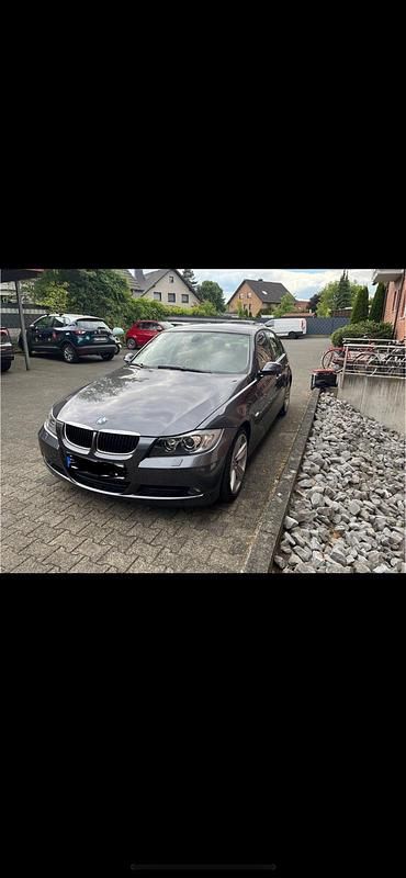 Grau Gebraucht 2007 BMW 318 Limousine | 7.999 € - Bild 1/4