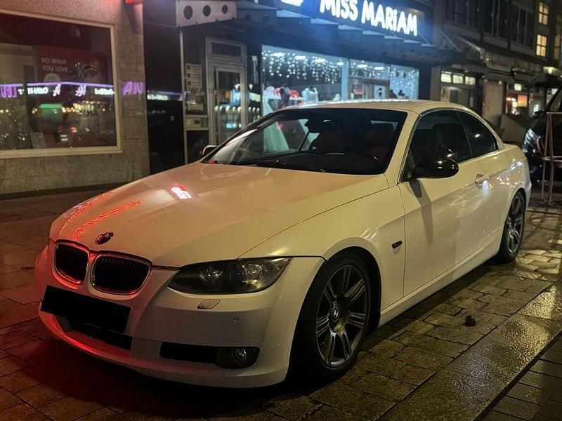 Weiß Gebraucht 2009 BMW 330 Cabriolet M Sport Cabrio | 7.850 € (Guter Preis) - Bild 1/4