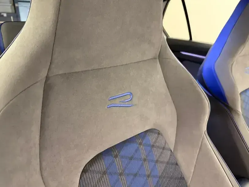 Gebraucht VW Golf VIII R 333 PS (244 kW) 2025 Weiß Limousine