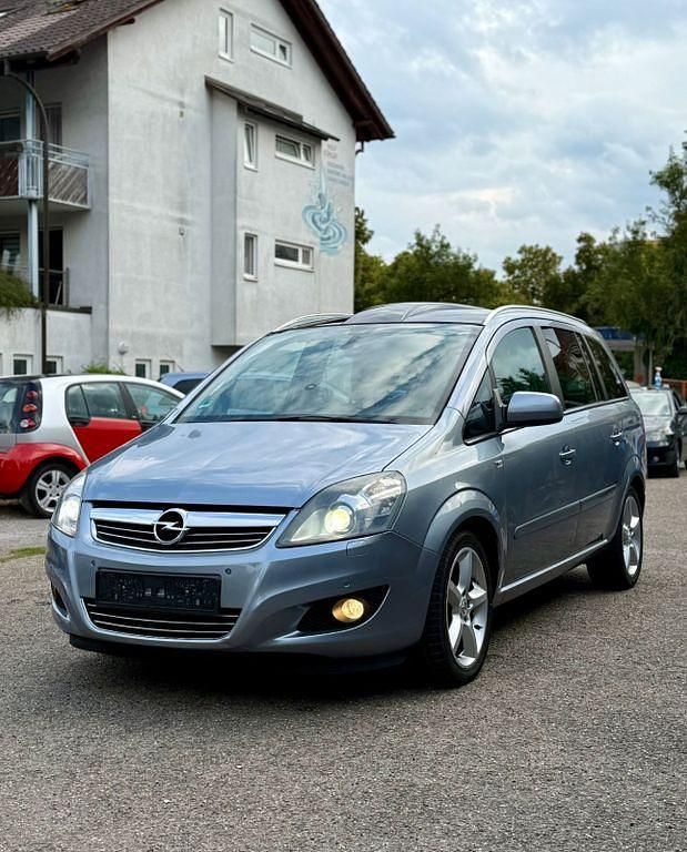Grau Gebraucht 2010 Opel Zafira Sport Van / Kleinbus | 3.499 € (Guter Preis) - Bild 1/4
