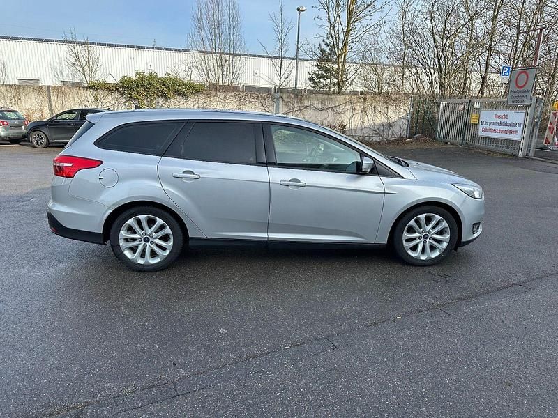 Gebraucht Ford Focus Titanium 105 PS (77 kW) 2016 Grau Kombi