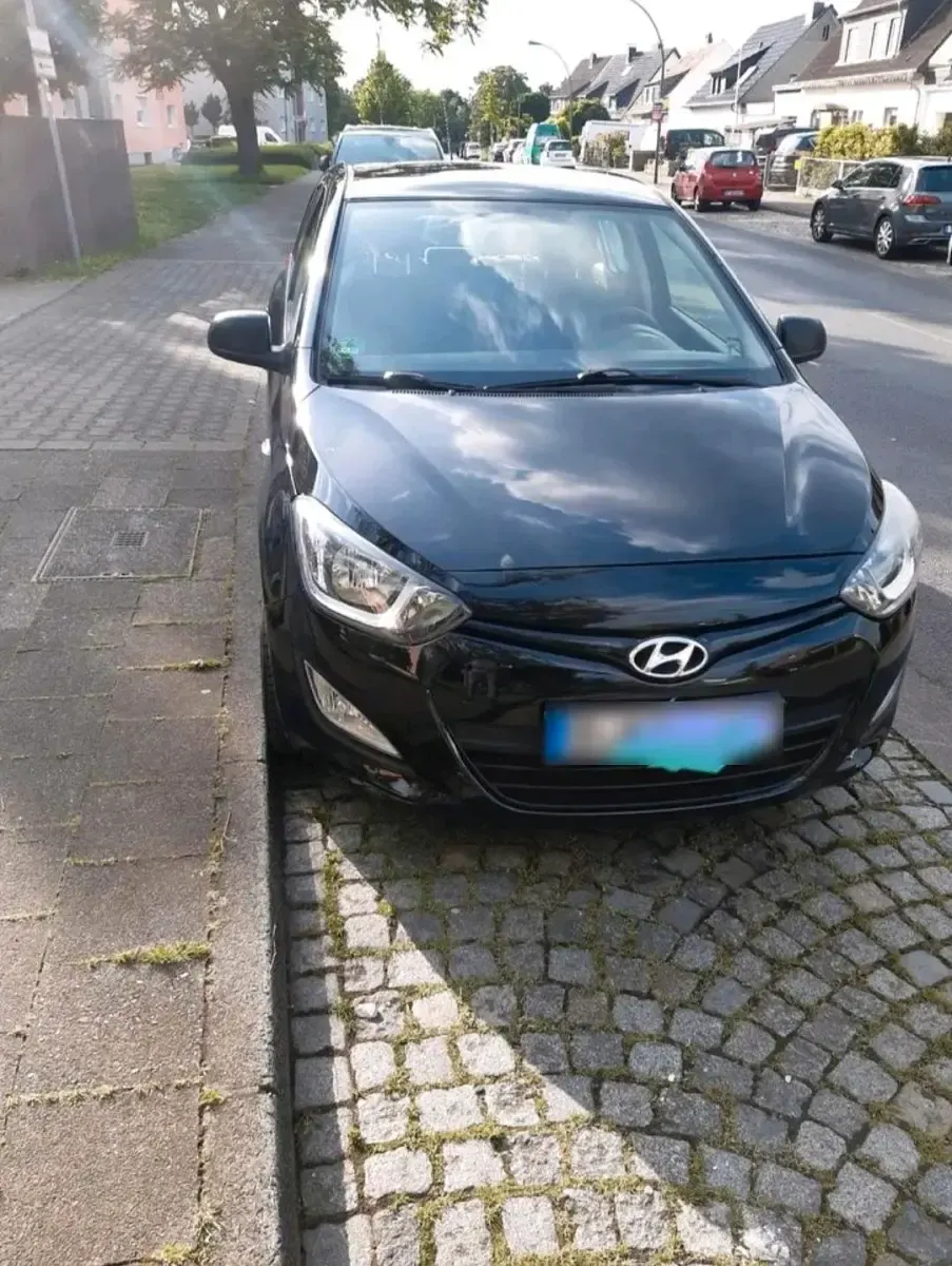 Gebraucht Hyundai i20 86 PS (63 kW) 2013 Schwarz Kleinwagen