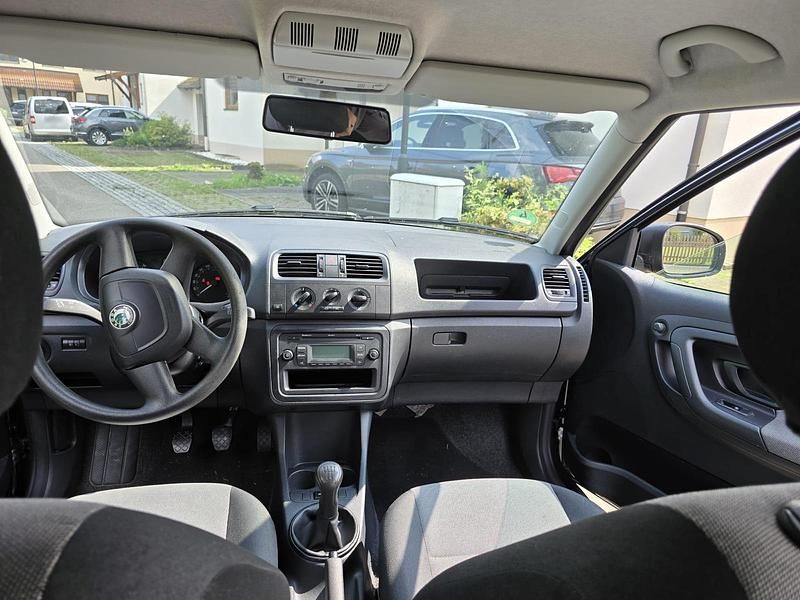 Gebraucht Skoda Fabia 70 PS (51 kW) 2012 Grau Limousine