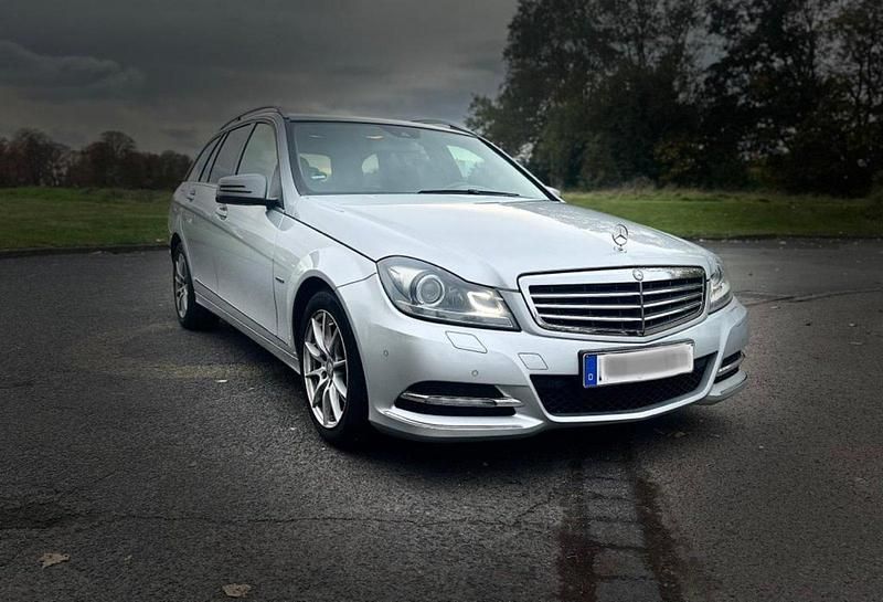 Silber Gebraucht 2011 Mercedes C250 Elegance Kombi | 11.500 € (Teuer) - Bild 1/4