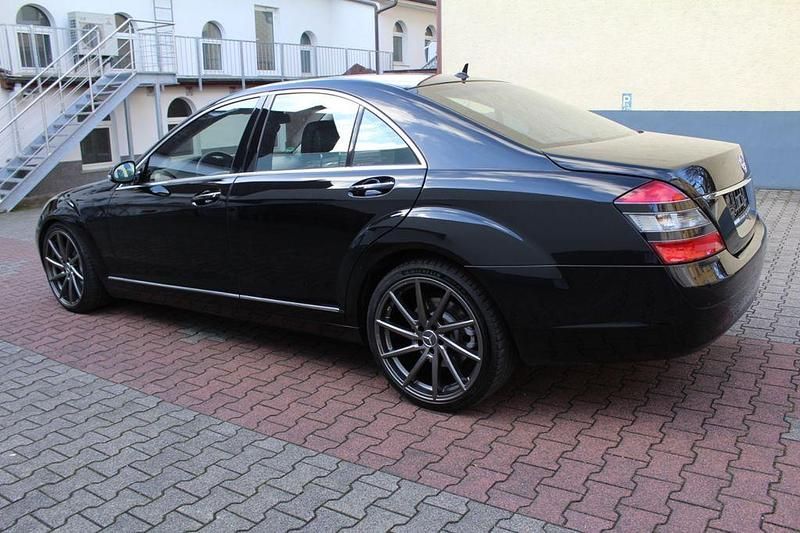 Gebraucht Mercedes S500 387 PS (284 kW) 2007 Schwarz Limousine