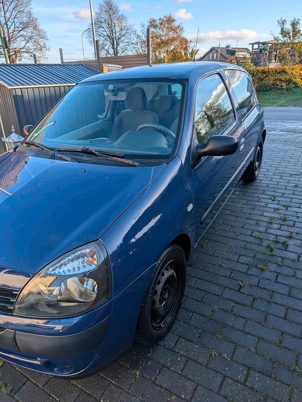 Gebraucht Renault Clio II 60 PS (44 kW) 2004 Blau Kleinwagen