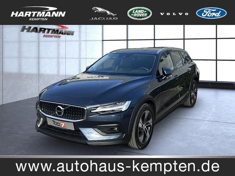 Blau Gebraucht 2021 Volvo V60 CC Pro Kombi | 30.850 € (Fairer Preis) - Bild 1/4