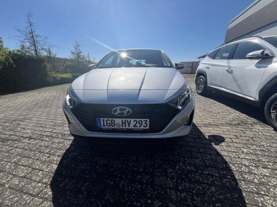 Silber Gebraucht 2022 Hyundai i20 Limousine | 15.290 € (Fairer Preis) - Bild 1/4