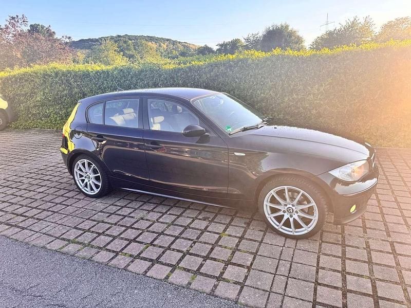 Blau Gebraucht 2006 BMW 116 Kleinwagen | 3.390 € (Etwas zu teuer) - Bild 1/4