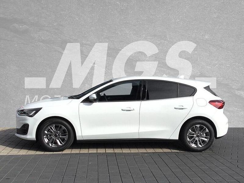 Gebraucht Ford Focus Titanium 125 PS (91 kW) 2023 Frozen white Limousine