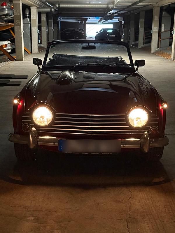 Rot Gebraucht 1963 Triumph TR 250 Cabrio | 21.500 € - Bild 1/4