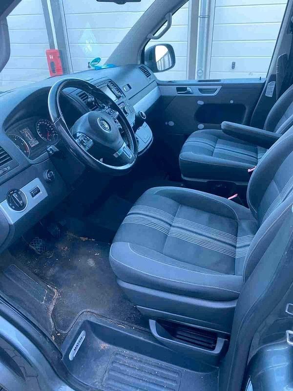 Gebraucht VW Multivan 179 PS (131 kW) 2012 Grau Van